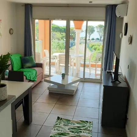 Les Issambres 2 Bedroom With Sea View Апартаменты *