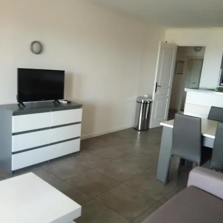 Les Issambres 2 Bedroom With Sea View